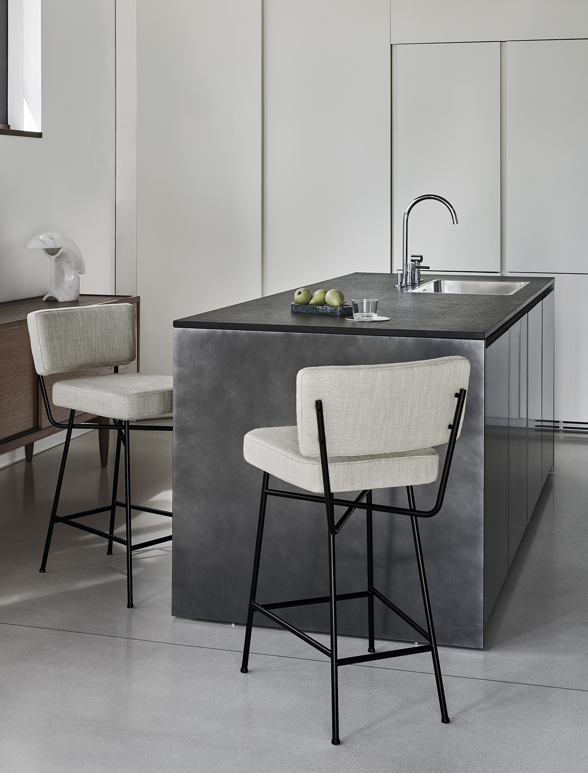 arflex-italian-design-story-livingroom-house-design-living-hospitality-project- luxury -madeinitaly-contemporary-orfeo-stool