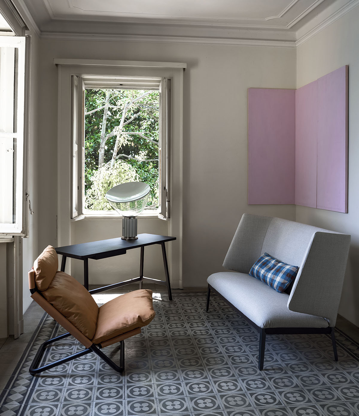 arflex-italian-design-story-livingroom-house-design-living-hospitality-project- luxury -madeinitaly-epoque-hug-cross-ponti